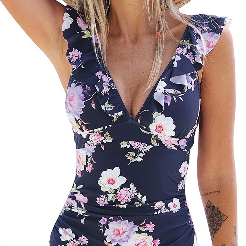 CUPSHE navy floral v neck swim suit